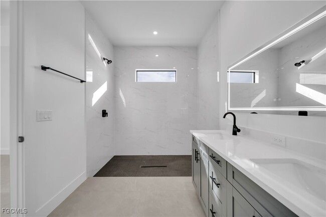 Building Photo - 1612 NW 9th Ave