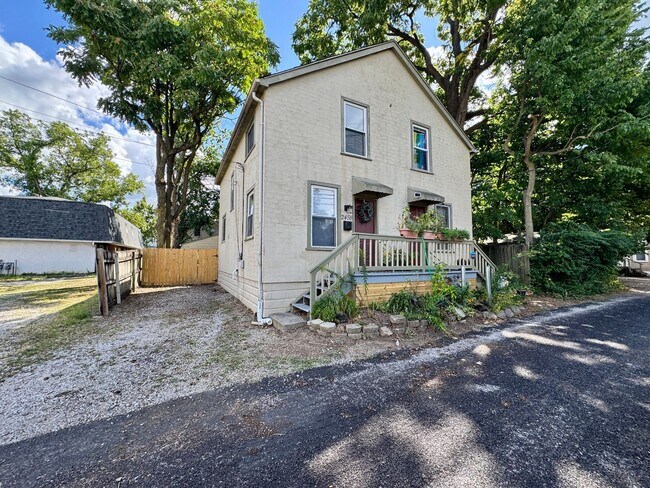 Primary Photo - 2456-2458 N. Pearl