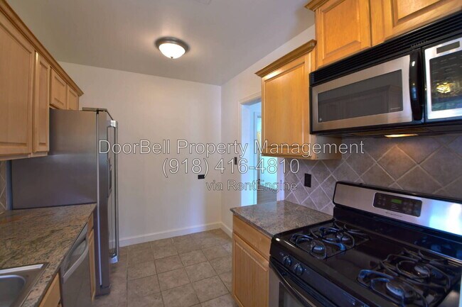 Building Photo - 1150 S Oswego Ave