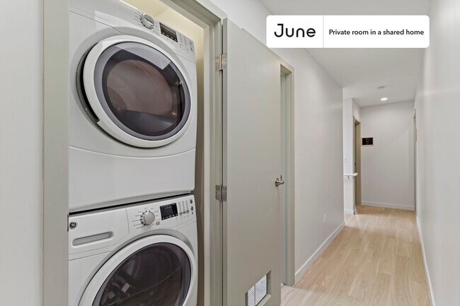 Building Photo - Room in Shared 5 bed/3.5 bath home