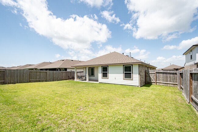 Building Photo - 607 Hidden Brk Dr