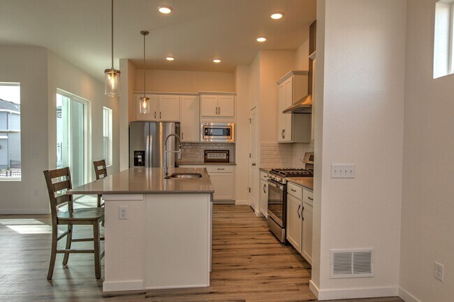 Building Photo - Stunning 4BD/3BA Home in Wolf Ranch – Mode...