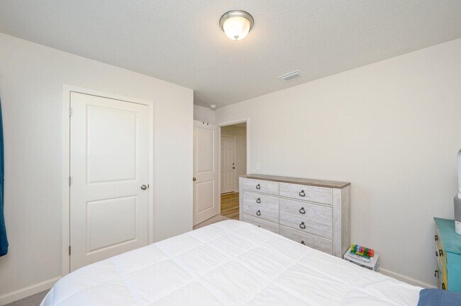 Building Photo - 42 Lockwood Way E