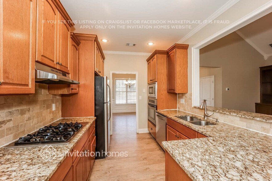 Building Photo - 9207 Golfview Cir