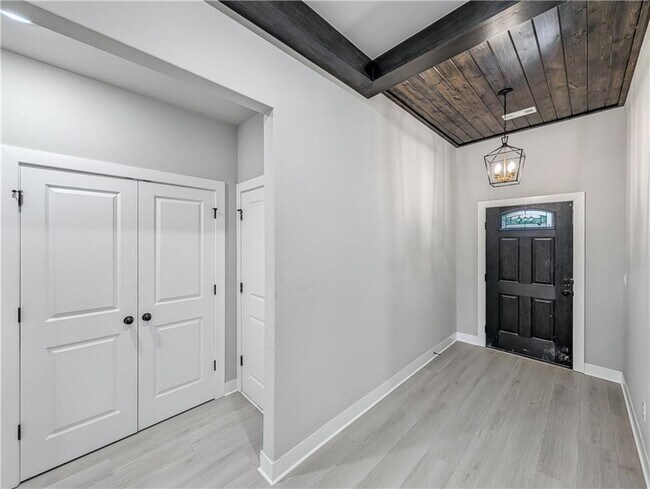 Building Photo - 10 Olmsted Cir