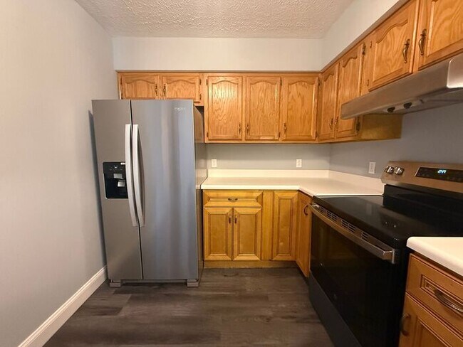 Building Photo - Cute Two Bedroom House in Donelson - Garage & Fenced Backyard