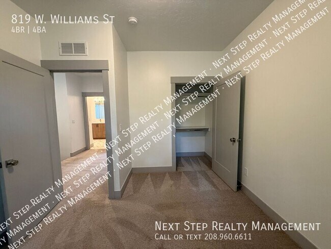 Building Photo - 819 W Williams St