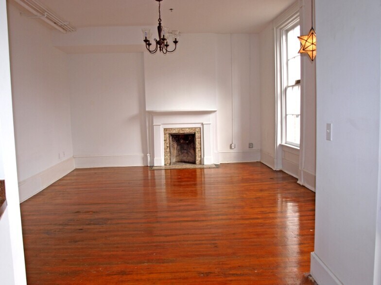 Building Photo - 206 State St