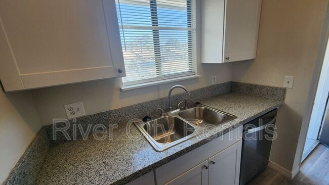 Building Photo - 2430 N Seabury Pl