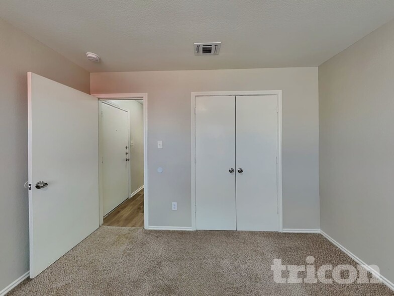 Building Photo - 2726 Candle Ridge Dr