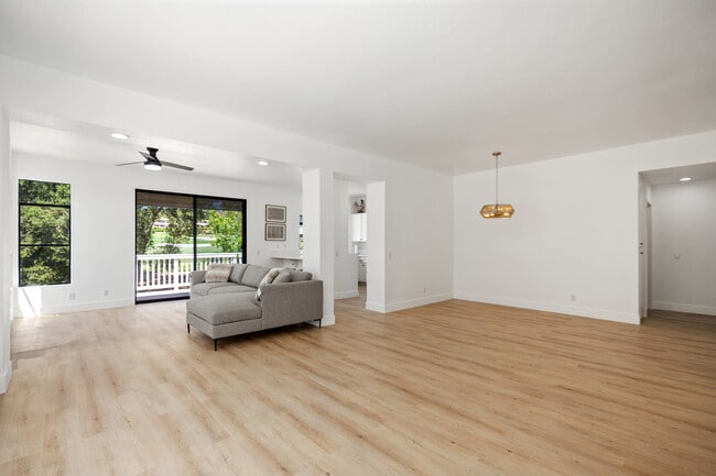 Building Photo - 31 Oak Knolls