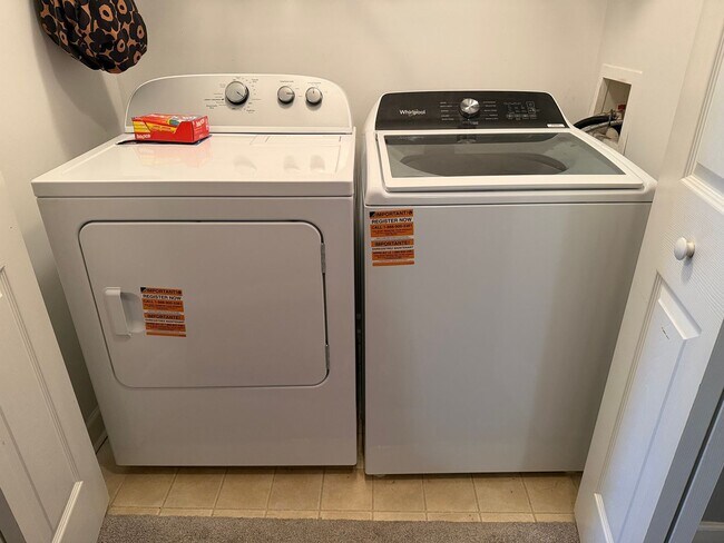 Building Photo - Unfurnished Two Bedroom Brighton Bay Villa with Garage!