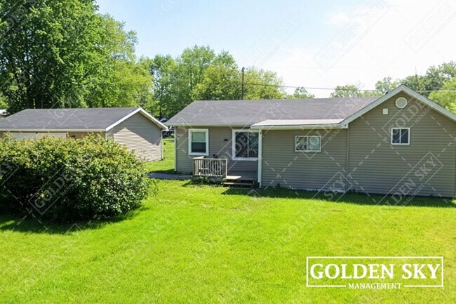 Primary Photo - 1700 N Manring Ave