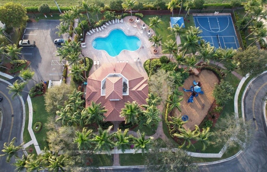 Building Photo - 2789 S Evergreen Cir