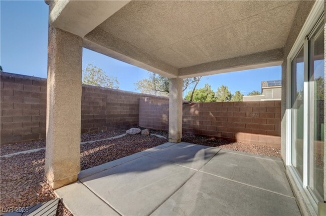 Building Photo - 5052 Whistling Acres Ave