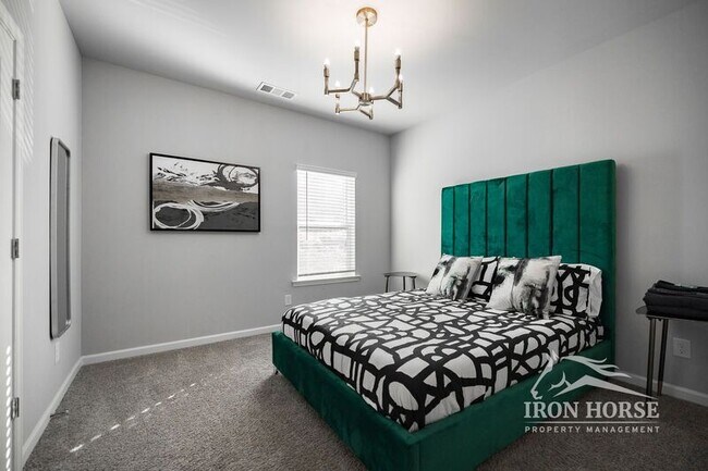 Building Photo - 1288 Towne Square Ct