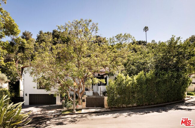 Building Photo - 5500 Red Oak Dr