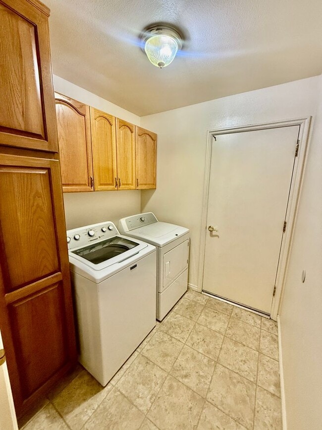 Building Photo - 840 S 400 E