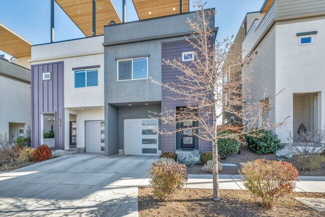 Building Photo - Mid-Town Modern Gem With EV Charger