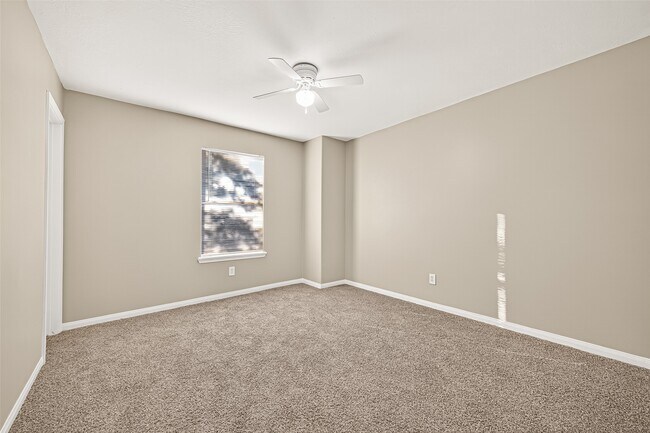 Building Photo - 17250 Cricketbriar Ct