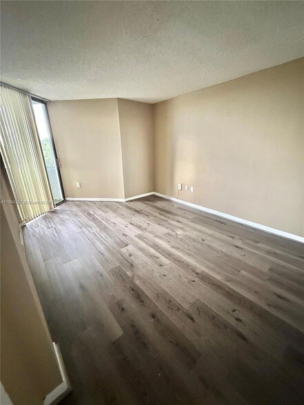 Building Photo - 8215 SW 152nd Ave