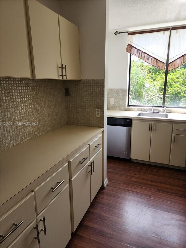 Building Photo - 4222 Inverrary Blvd