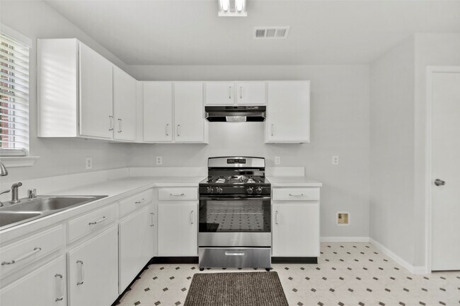 Building Photo - 12803 Rockford Dr