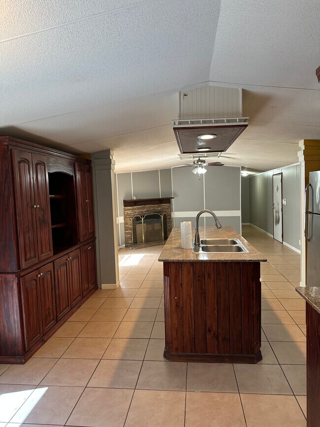 Building Photo - 16979 Pine Trail Dr