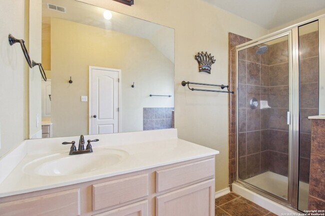 Building Photo - 606 Mesa Ln