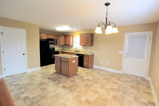 Building Photo - 800 Carson Cir