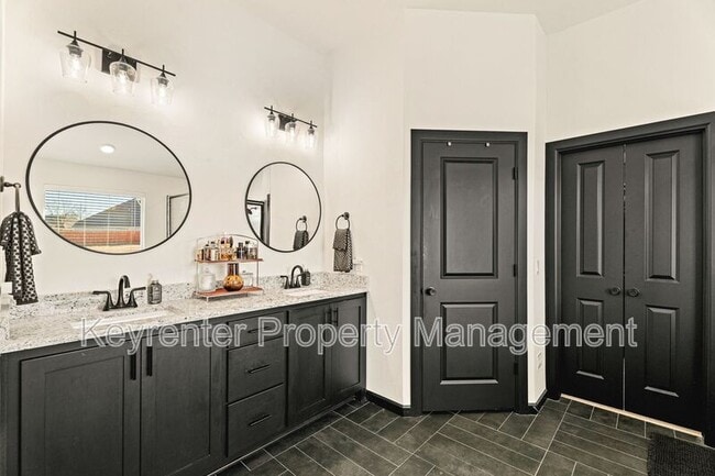 Building Photo - 2805 Crystal Creek Dr