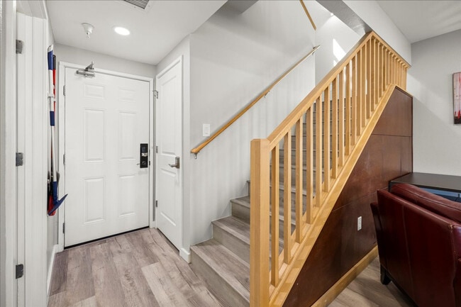 Building Photo - 502 S 15th St