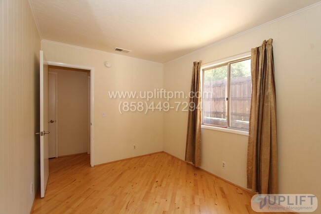 Building Photo - 2 Bed, 1 Bath House w/ AC, Storage Barn