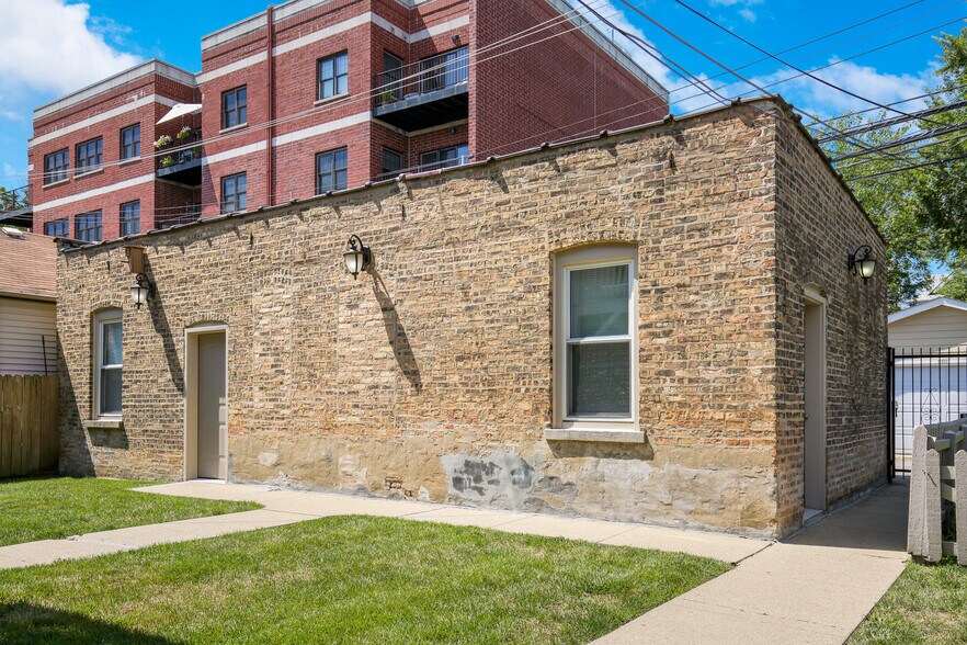 Building Photo - 3712 N Troy St