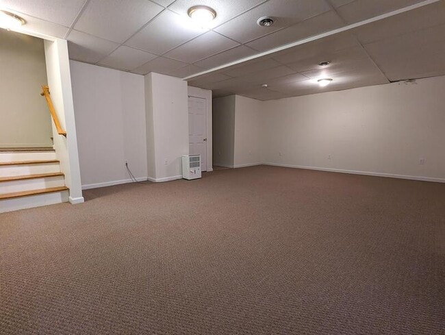 Building Photo - 726 Crestwood Cir