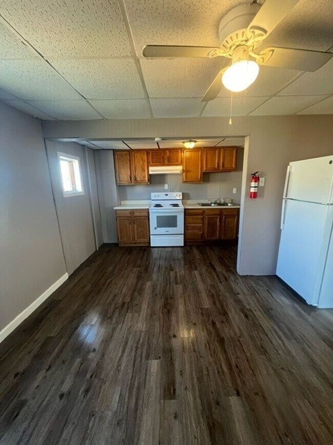 Building Photo - 3 Bed 1 bath home