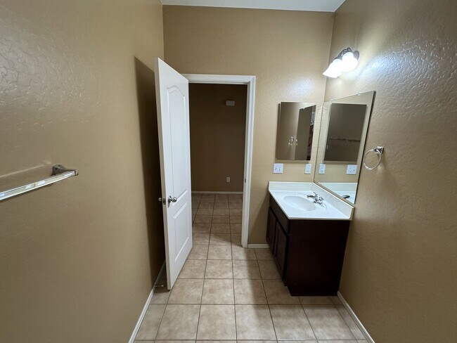 Building Photo - Beautiful 4-bedroom, 2-bath single-story home with Fully Landscaped Backyard