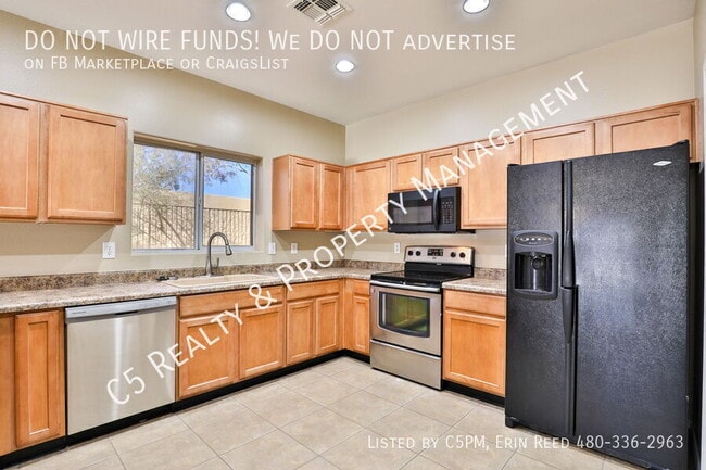 Building Photo - 3335 E Yucca St