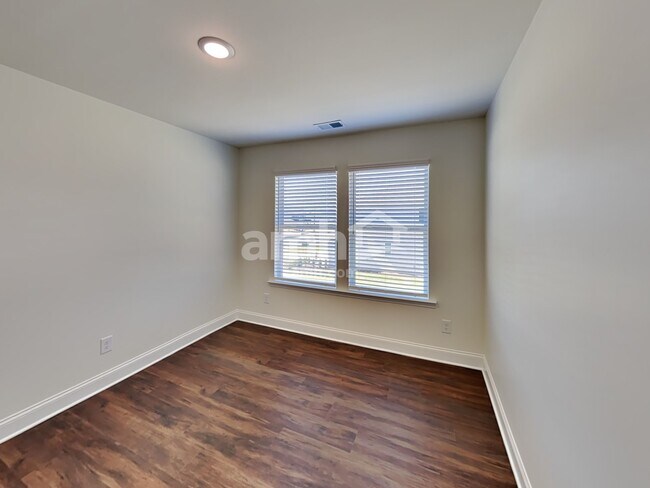 Building Photo - 152 Willow Ln