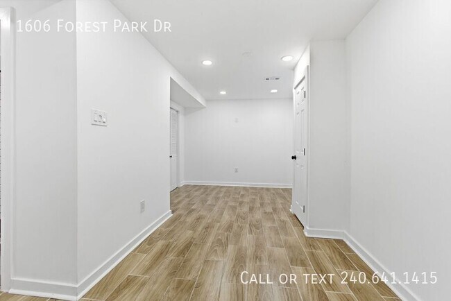 Building Photo - 1606 Forest Park Dr