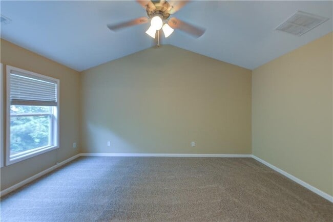 Building Photo - 2451 Southhaven Ln