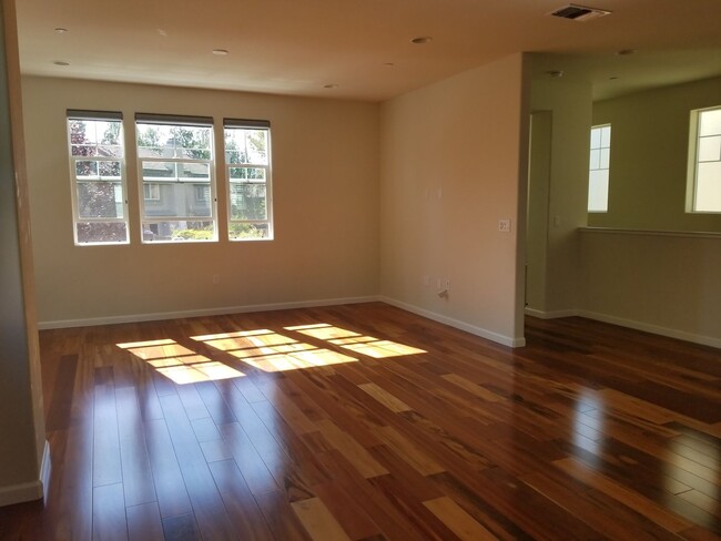 Building Photo - Fremont- Nice Floor Plan, NEWLY BUILT, 4 B...