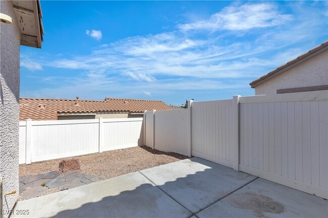 Building Photo - 7820 Milkweed Ct