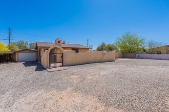 Building Photo - 3118 N Santa Rita Ave