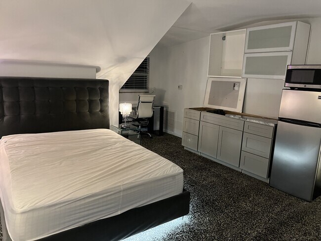 Building Photo - 1310 Daytona Ave