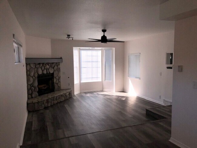 Building Photo - 4517 E Lavante St