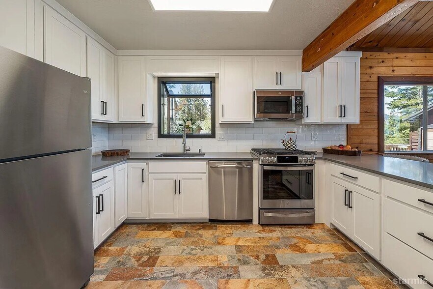 Building Photo - 1840 Crystal Air Dr