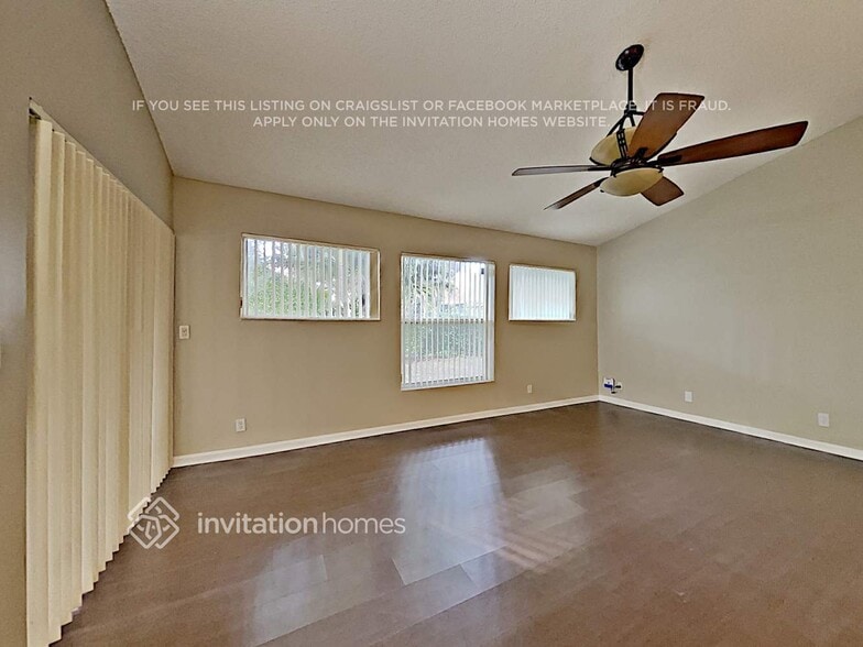 Building Photo - 5831 NW 40th Ln