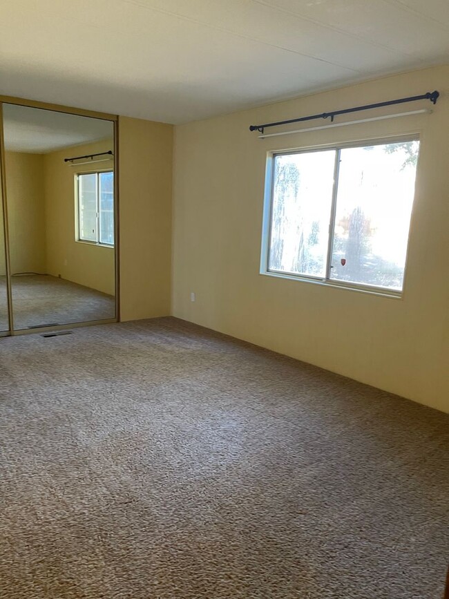 Building Photo - Two Bedroom Two bath home with detached Ga...