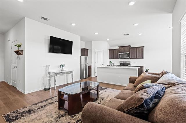 Building Photo - 120 Creek End Dr